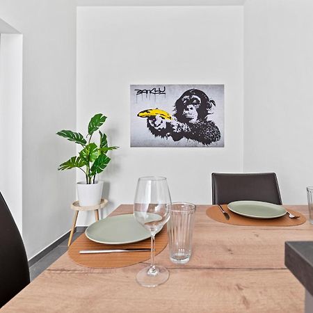 Cozy, Generous City Apartment - 10 Min To City-Centre - Contactless 24H Check-In Wina Bagian luar foto