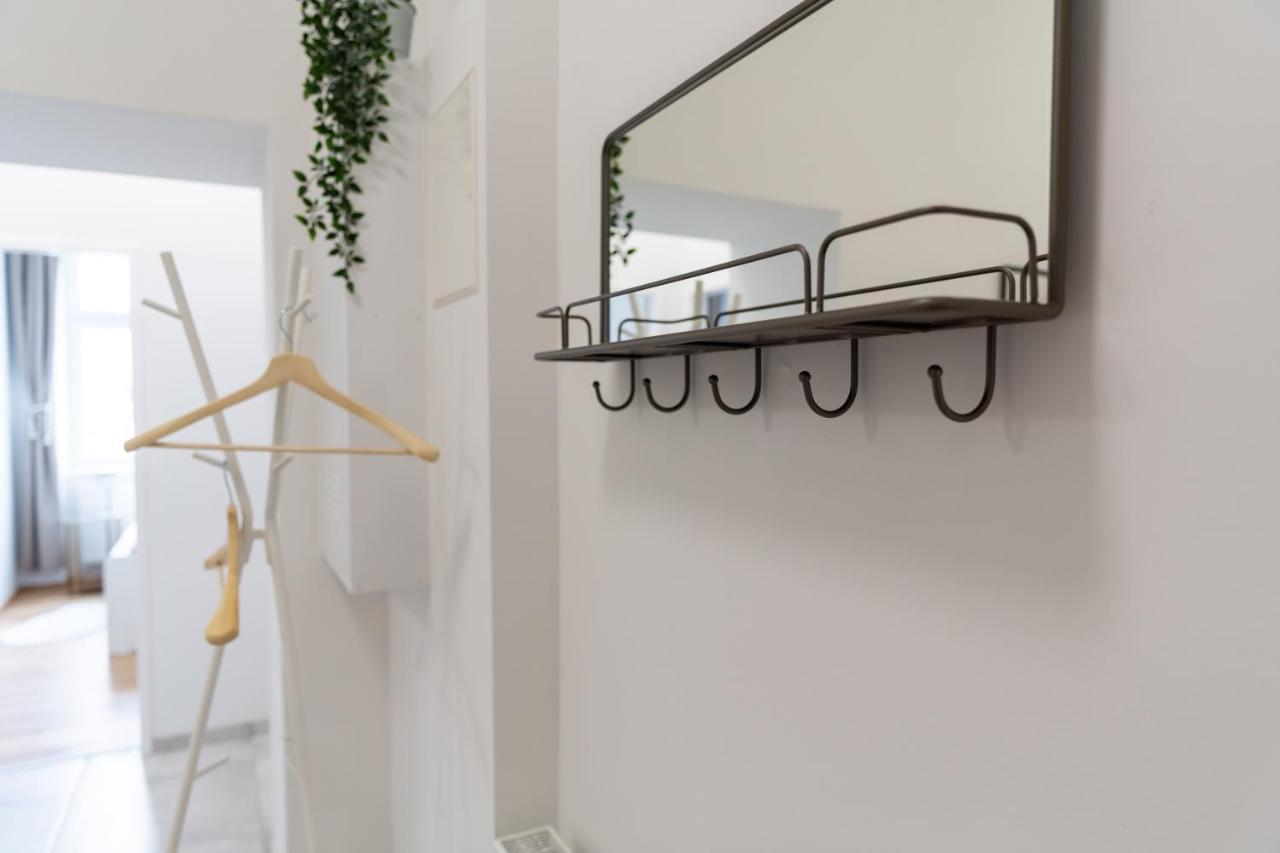Cozy, Generous City Apartment - 10 Min To City-Centre - Contactless 24H Check-In Wina Bagian luar foto