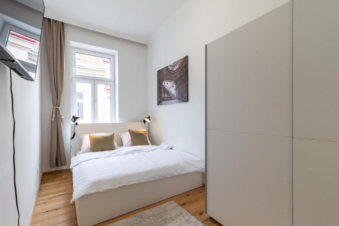 Cozy, Generous City Apartment - 10 Min To City-Centre - Contactless 24H Check-In Wina Bagian luar foto