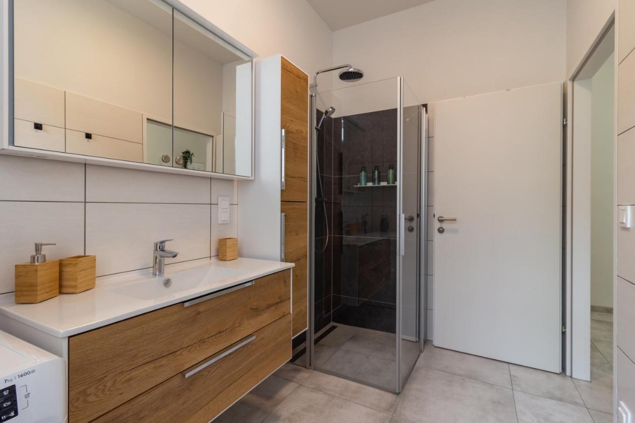 Cozy, Generous City Apartment - 10 Min To City-Centre - Contactless 24H Check-In Wina Bagian luar foto