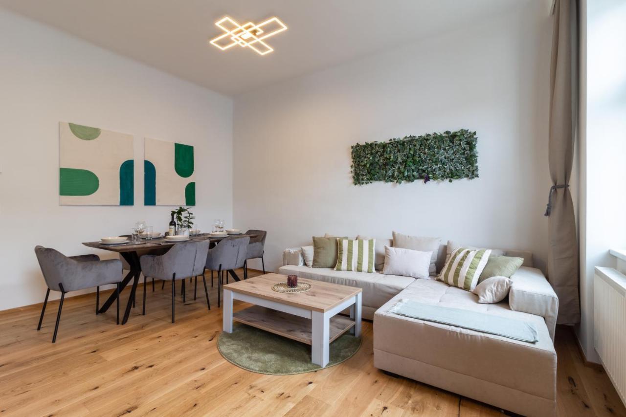 Cozy, Generous City Apartment - 10 Min To City-Centre - Contactless 24H Check-In Wina Bagian luar foto