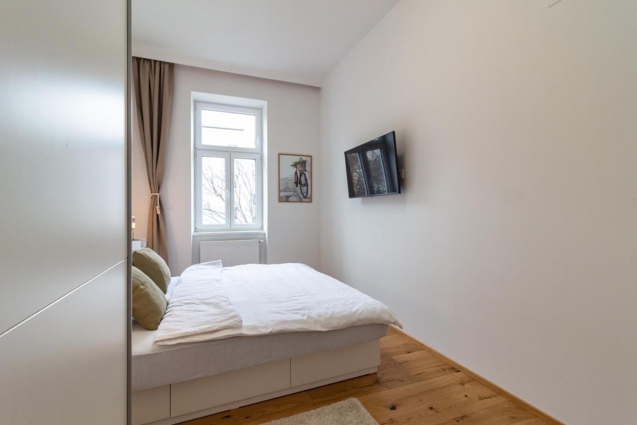 Cozy, Generous City Apartment - 10 Min To City-Centre - Contactless 24H Check-In Wina Bagian luar foto