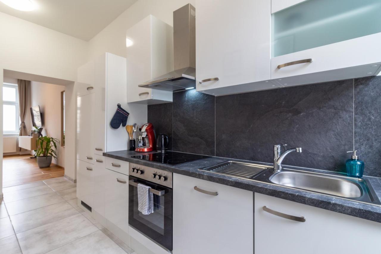 Cozy, Generous City Apartment - 10 Min To City-Centre - Contactless 24H Check-In Wina Bagian luar foto