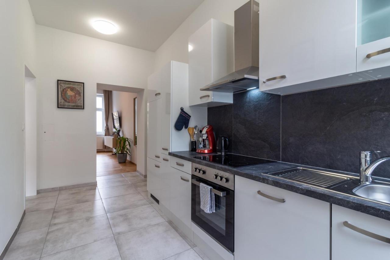Cozy, Generous City Apartment - 10 Min To City-Centre - Contactless 24H Check-In Wina Bagian luar foto