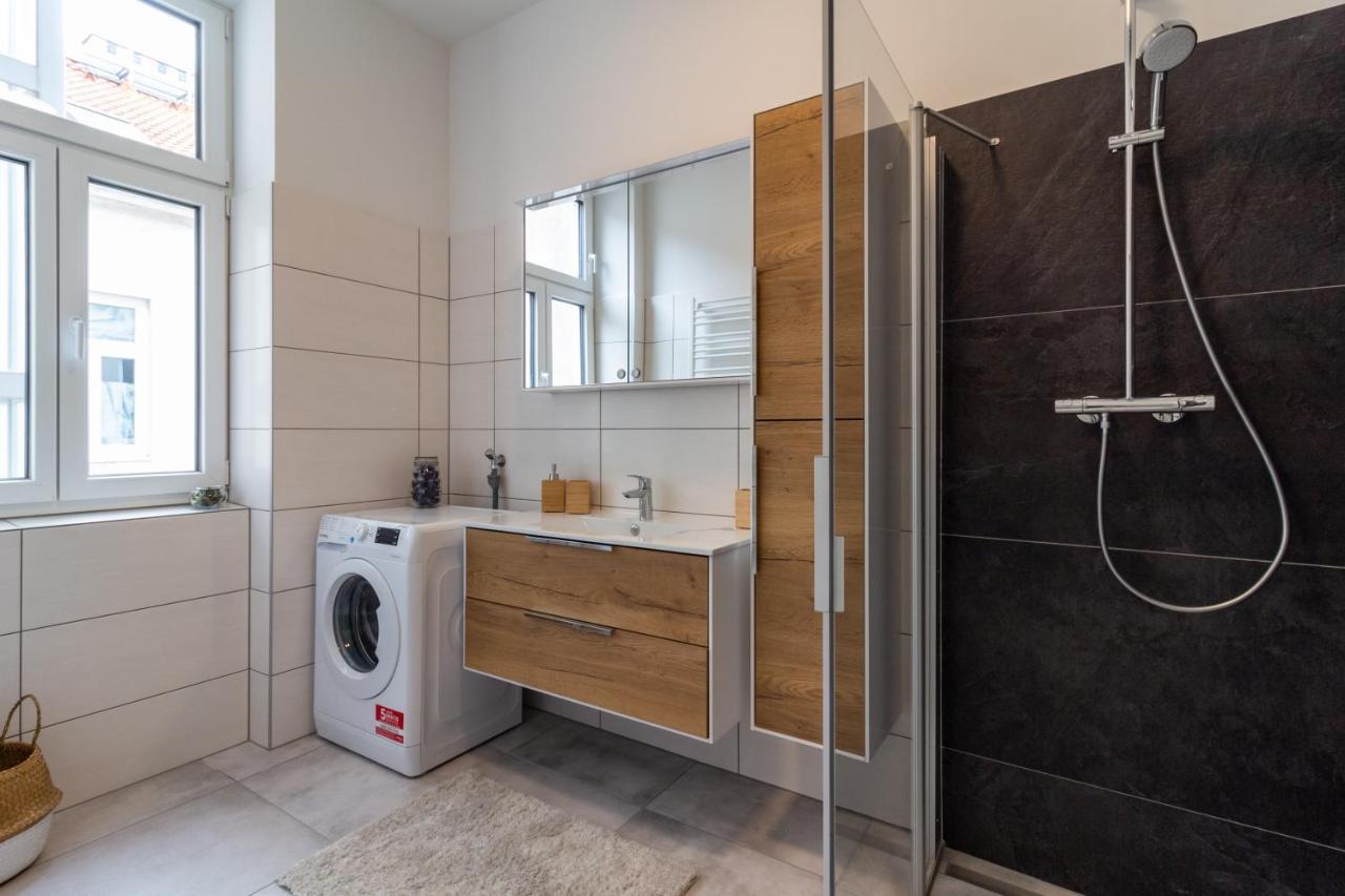 Cozy, Generous City Apartment - 10 Min To City-Centre - Contactless 24H Check-In Wina Bagian luar foto