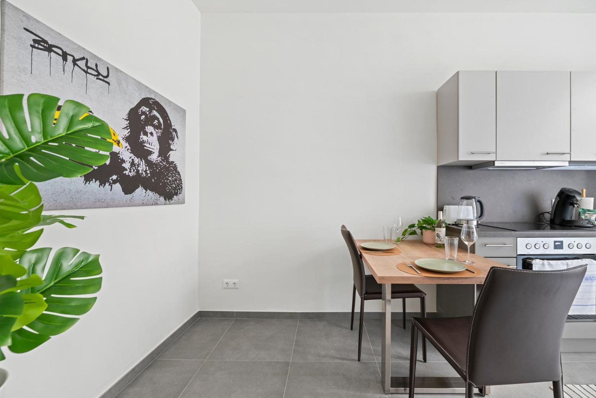 Cozy, Generous City Apartment - 10 Min To City-Centre - Contactless 24H Check-In Wina Bagian luar foto