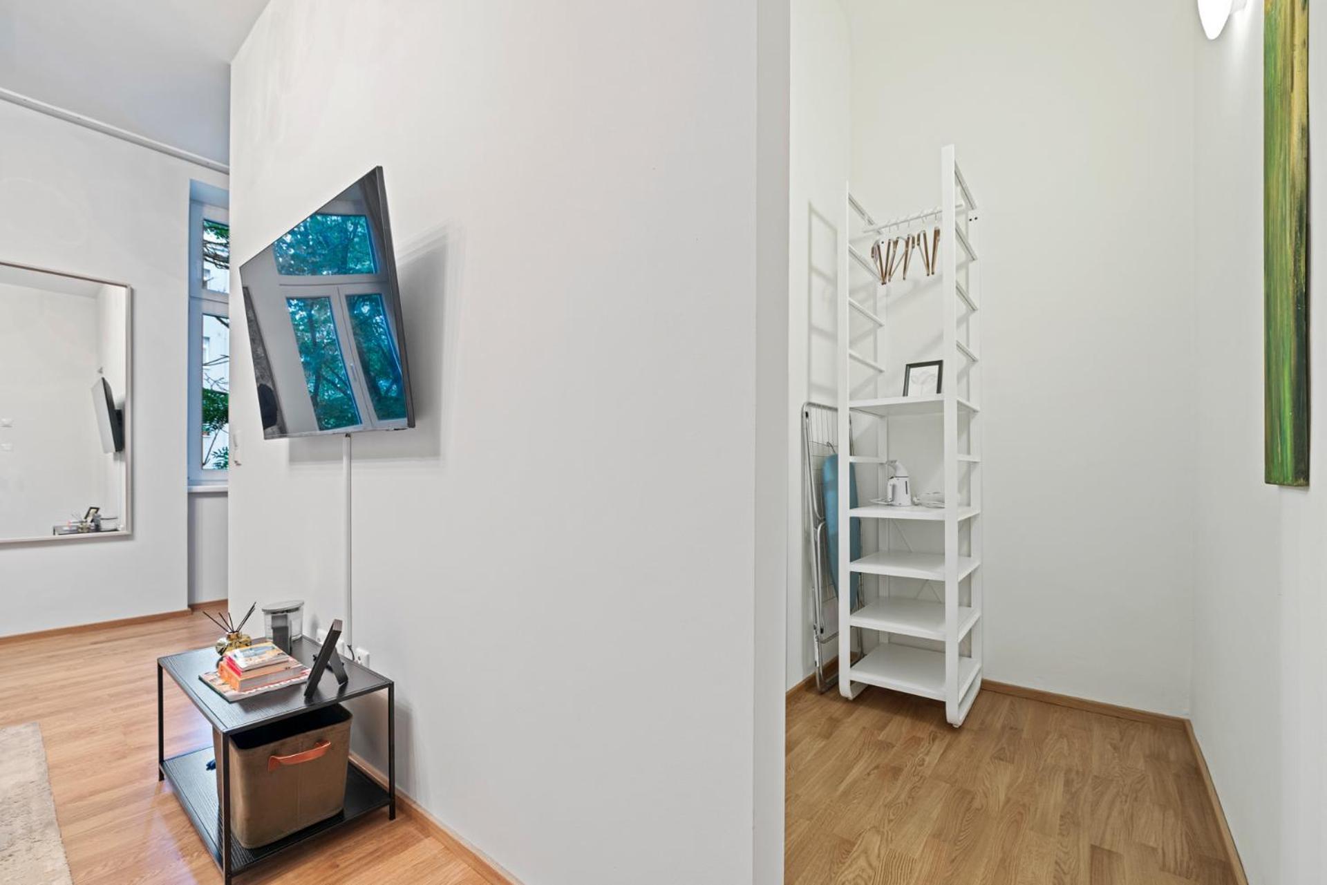 Cozy, Generous City Apartment - 10 Min To City-Centre - Contactless 24H Check-In Wina Bagian luar foto