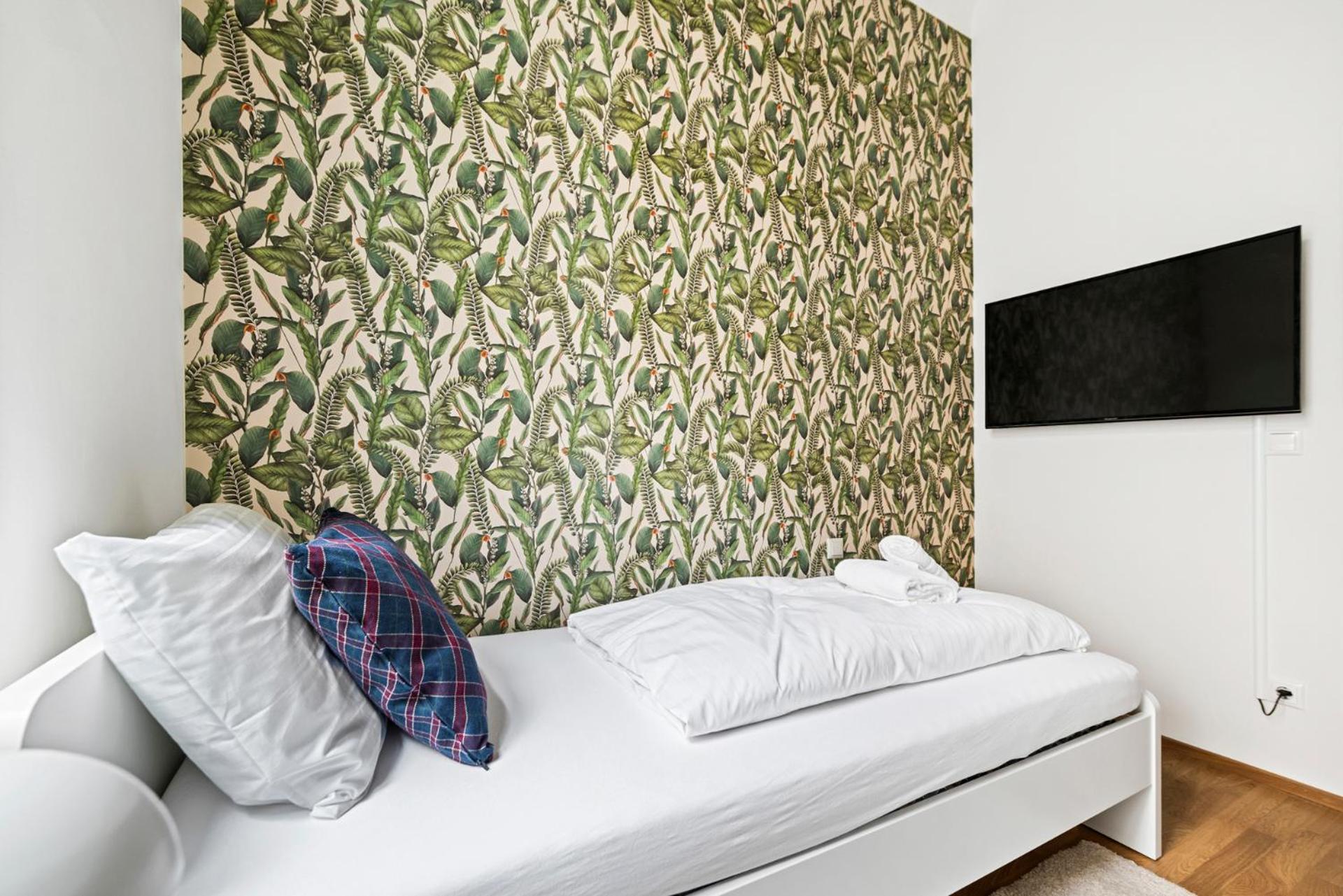 Cozy, Generous City Apartment - 10 Min To City-Centre - Contactless 24H Check-In Wina Bagian luar foto