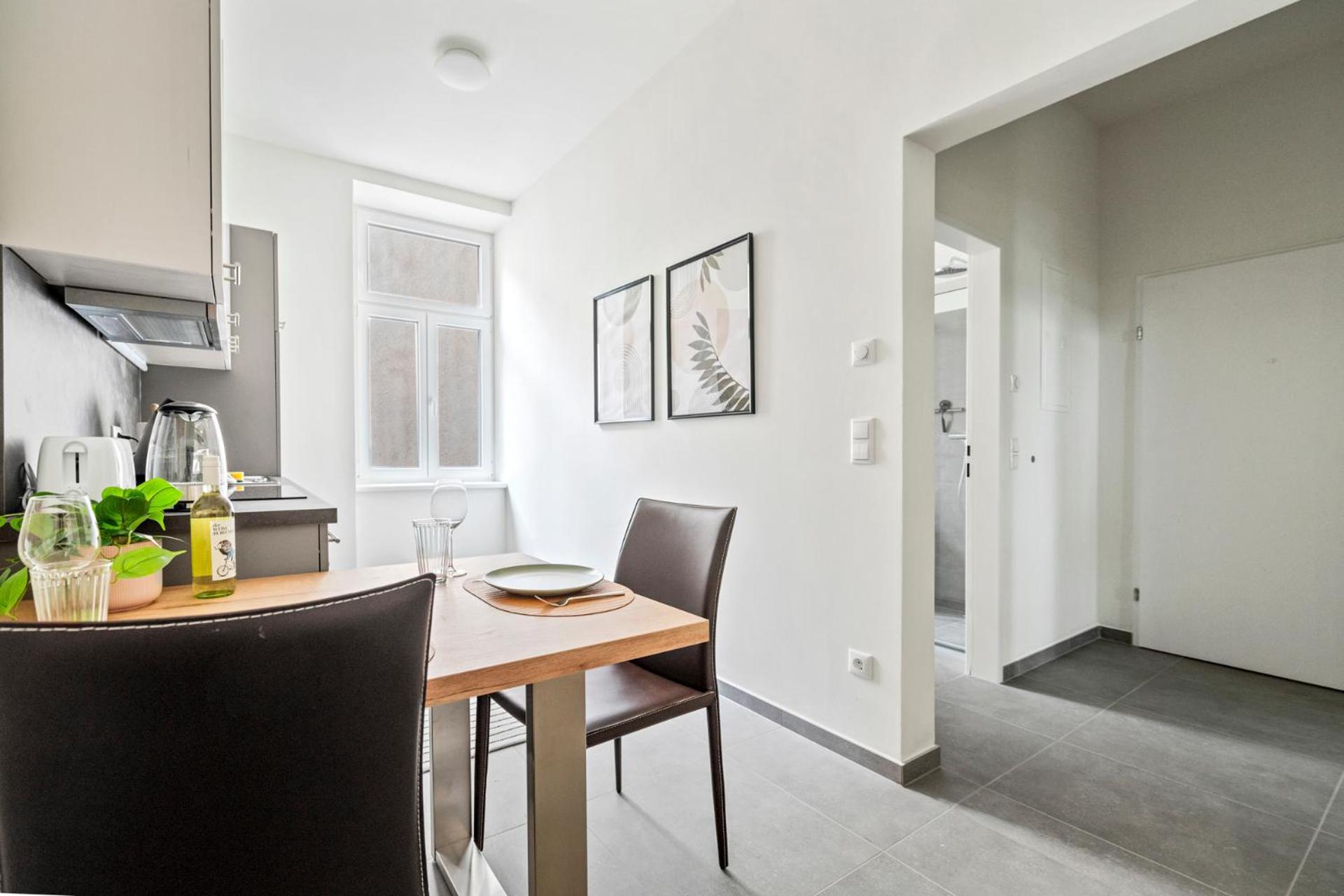 Cozy, Generous City Apartment - 10 Min To City-Centre - Contactless 24H Check-In Wina Bagian luar foto