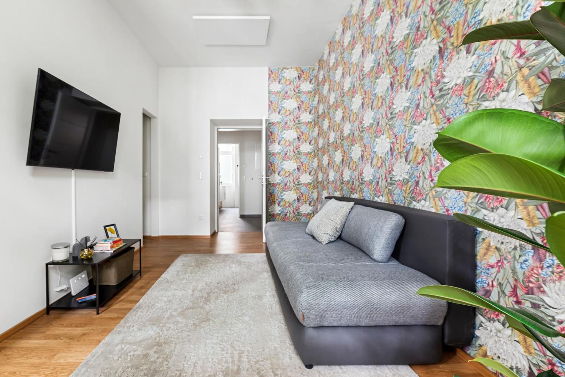 Cozy, Generous City Apartment - 10 Min To City-Centre - Contactless 24H Check-In Wina Bagian luar foto