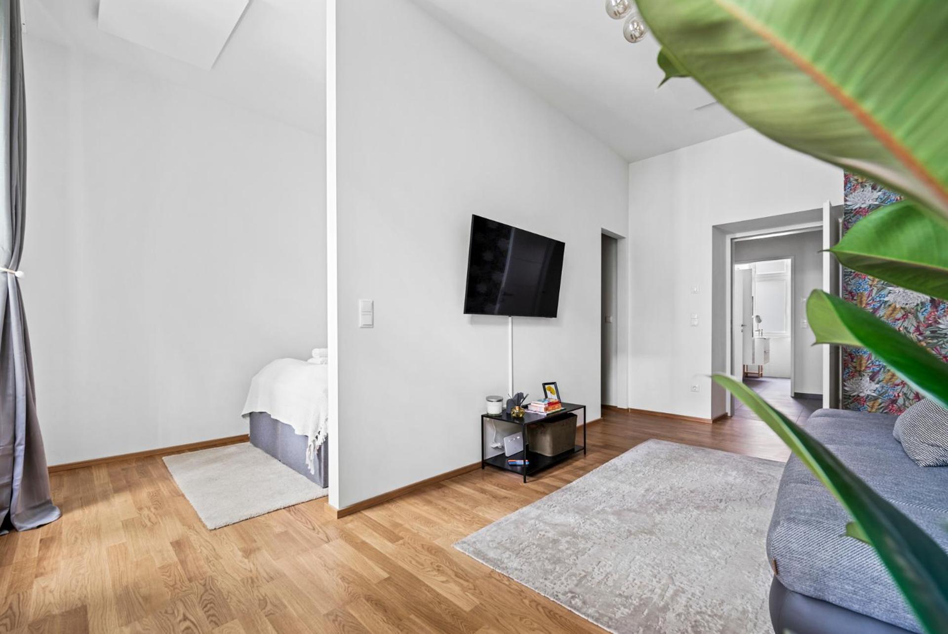 Cozy, Generous City Apartment - 10 Min To City-Centre - Contactless 24H Check-In Wina Bagian luar foto