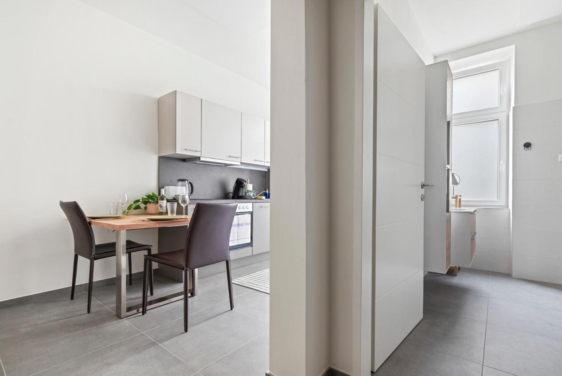 Cozy, Generous City Apartment - 10 Min To City-Centre - Contactless 24H Check-In Wina Bagian luar foto