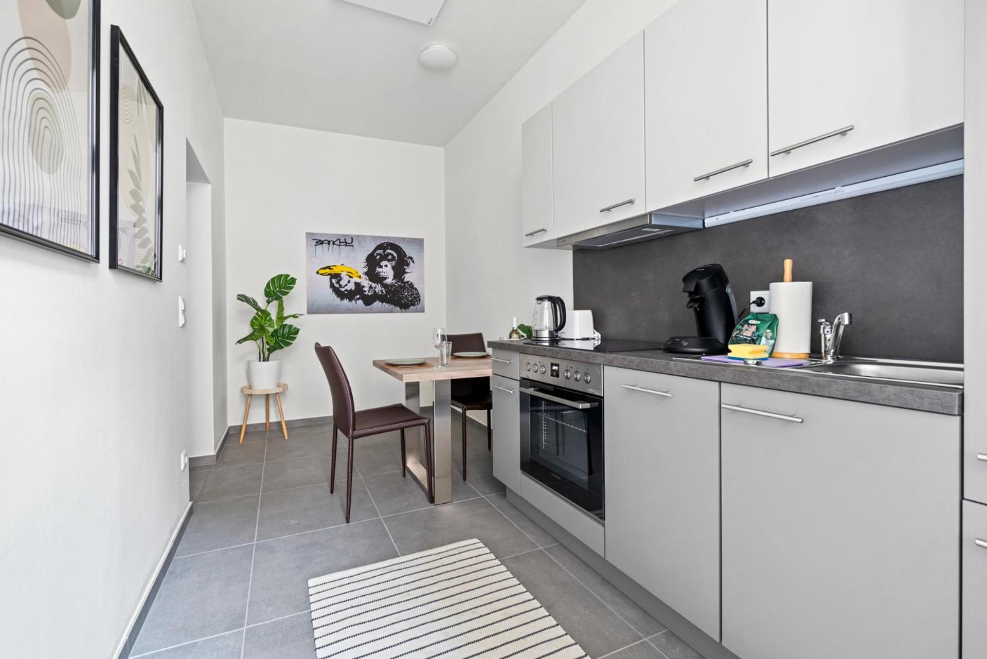 Cozy, Generous City Apartment - 10 Min To City-Centre - Contactless 24H Check-In Wina Bagian luar foto