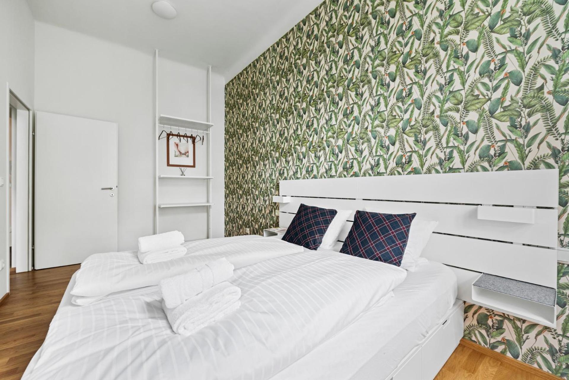 Cozy, Generous City Apartment - 10 Min To City-Centre - Contactless 24H Check-In Wina Bagian luar foto