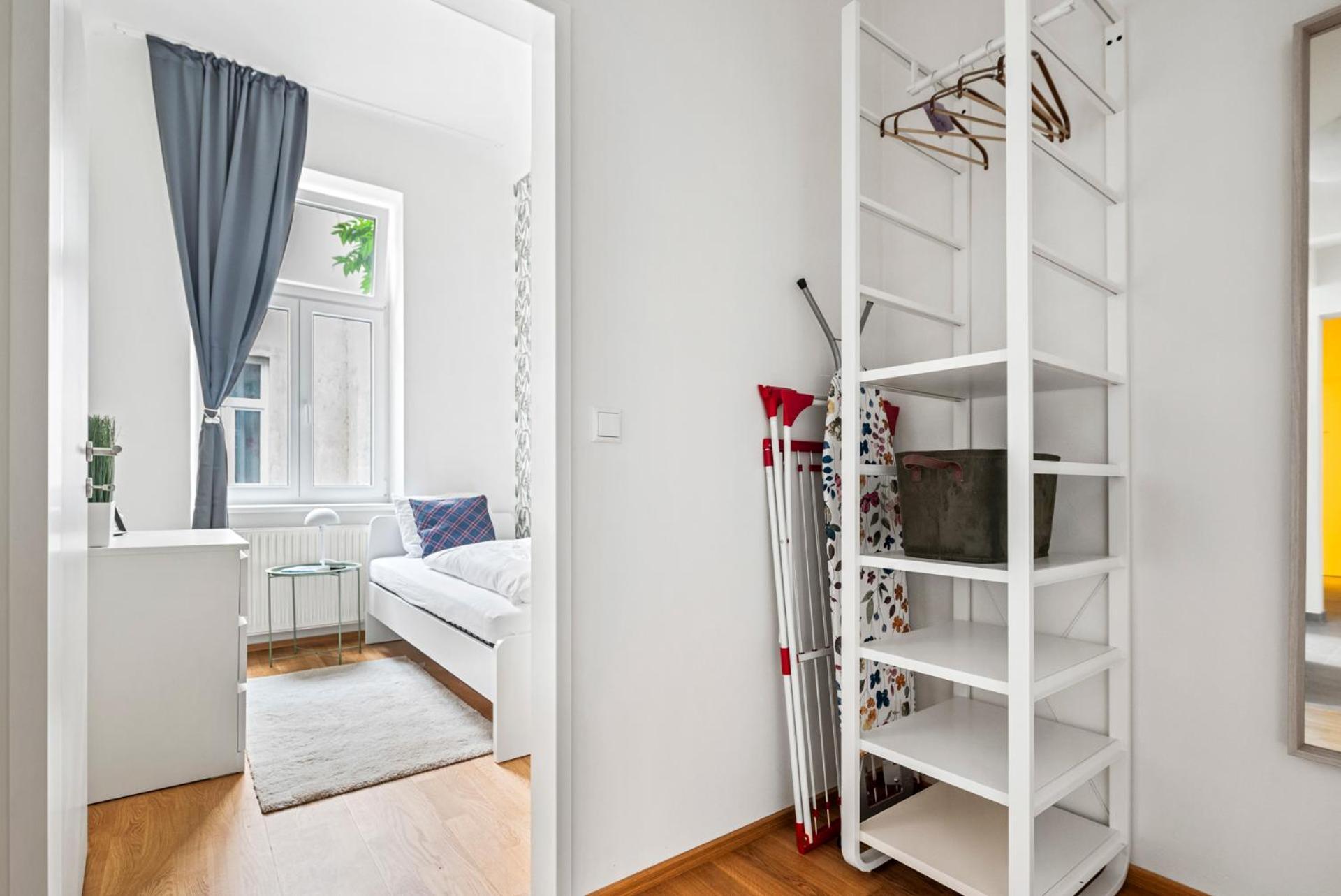 Cozy, Generous City Apartment - 10 Min To City-Centre - Contactless 24H Check-In Wina Bagian luar foto