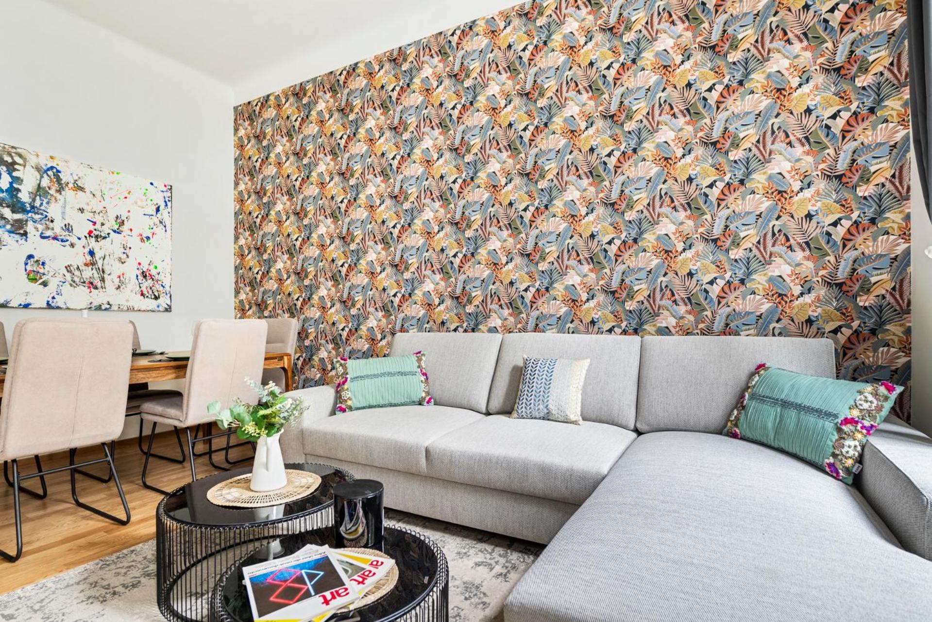 Cozy, Generous City Apartment - 10 Min To City-Centre - Contactless 24H Check-In Wina Bagian luar foto