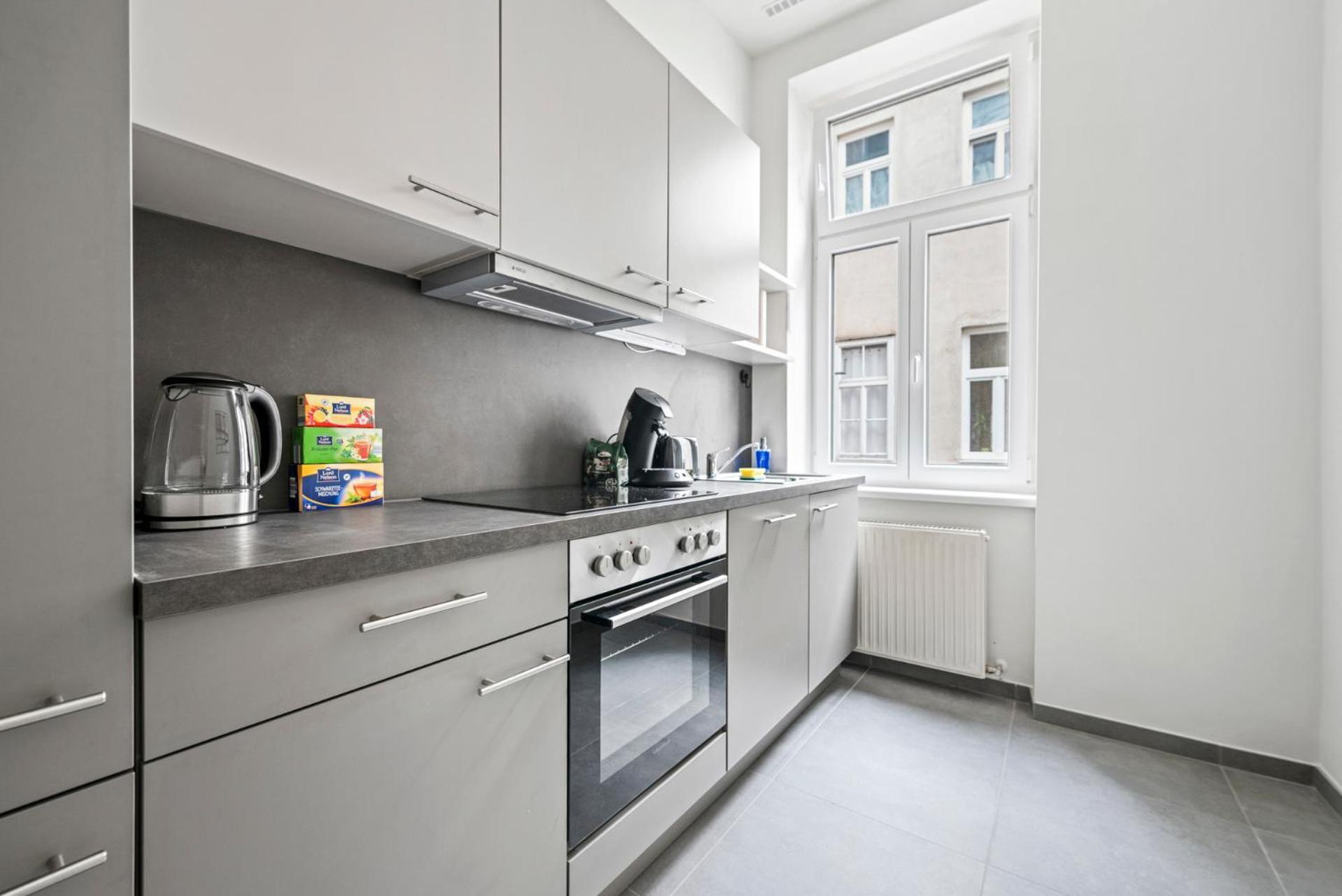 Cozy, Generous City Apartment - 10 Min To City-Centre - Contactless 24H Check-In Wina Bagian luar foto